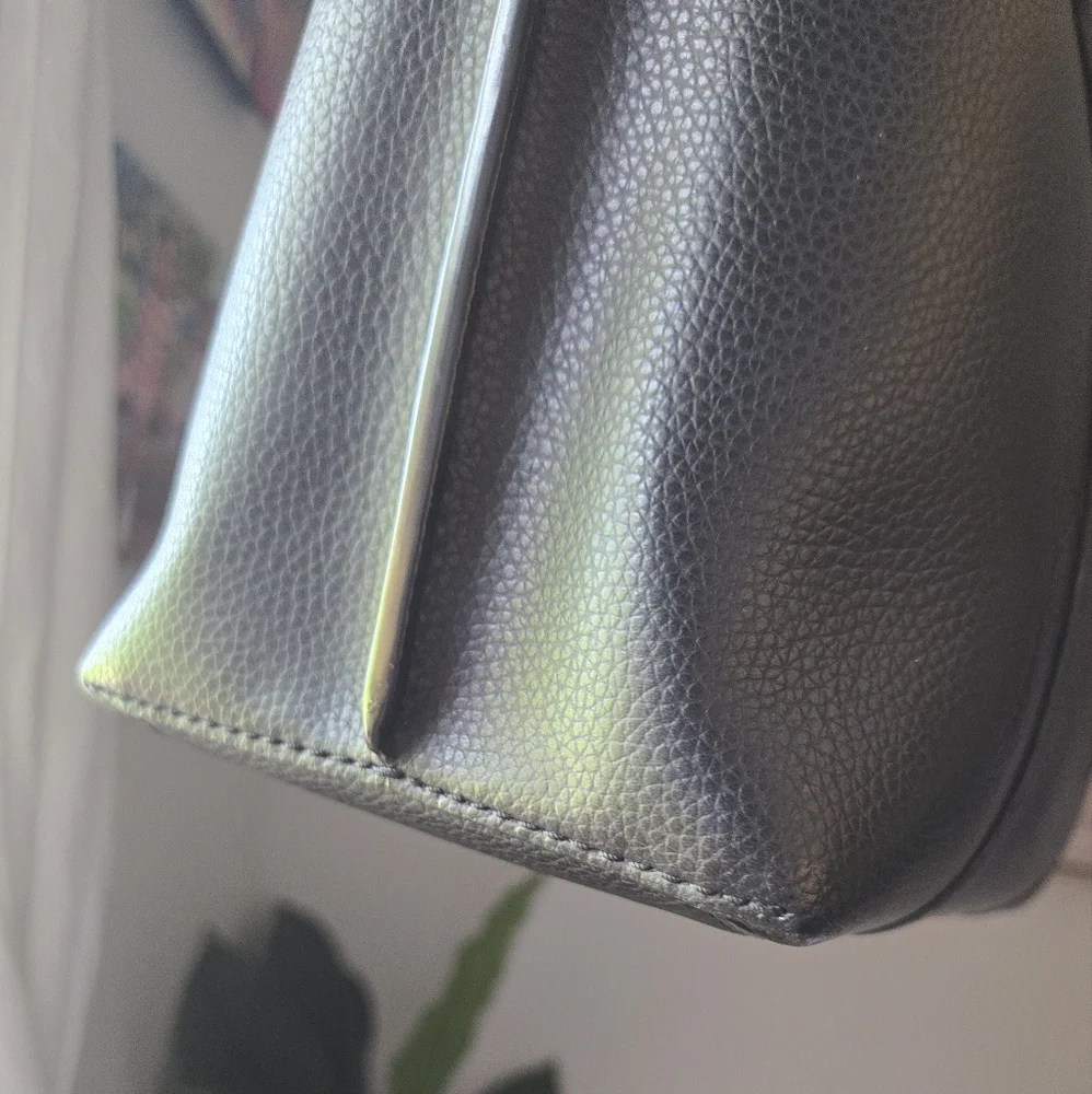 EUC Tory Burch Women's Perry Small Triple Compartment Tote black w red, leather - Picture 6 of 12